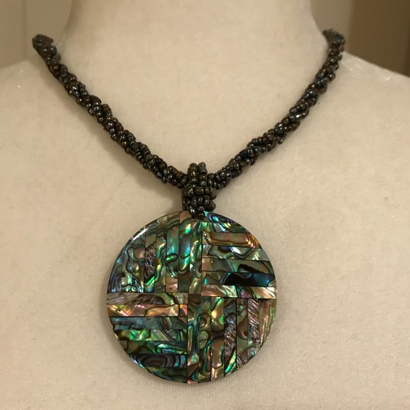 Abalone Disc Pendent Necklace - Picture 2 of 3